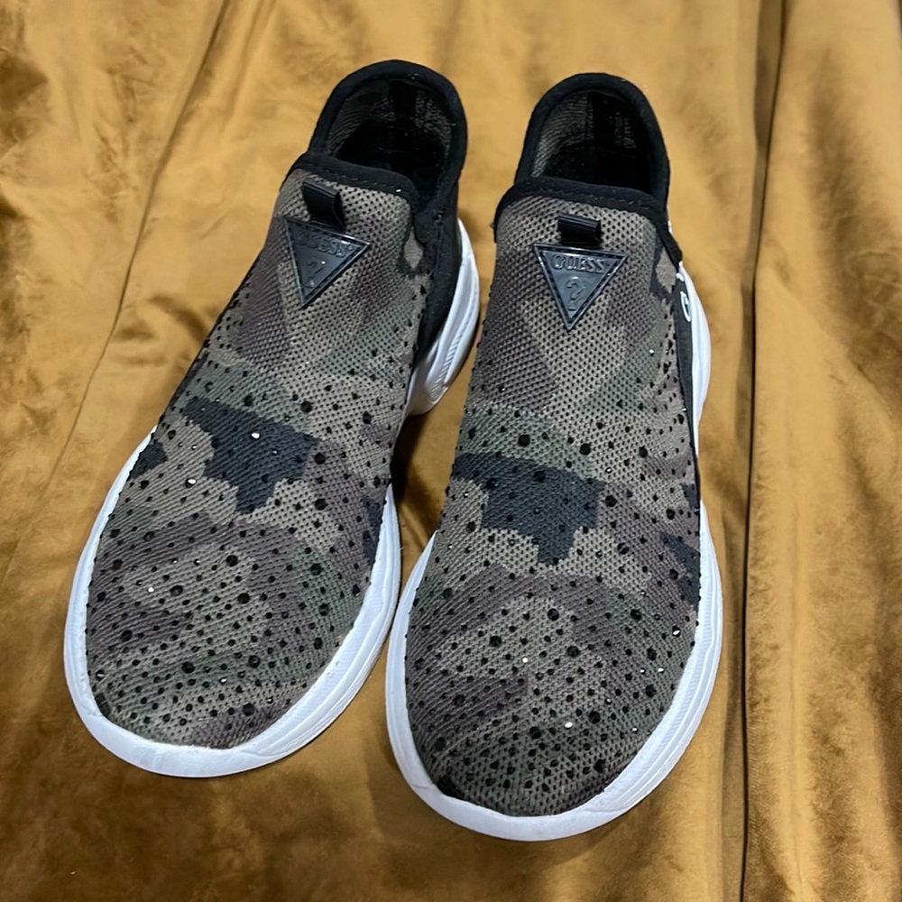 Guess tennis shoes